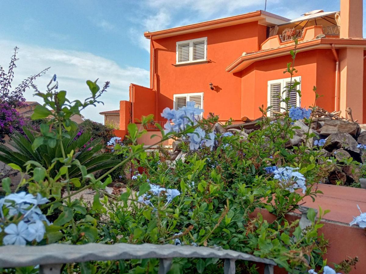 Casa Vacanza Le 2 Isole Suni 外观 照片